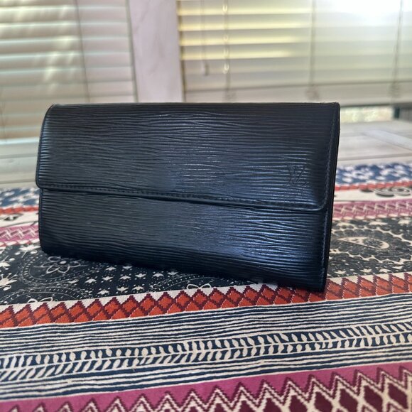 Louis Vuitton Black Epi Leather Sarah Long Wallet - Picture 4 of 15